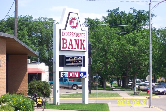 Bank temperature sign reading 95 degrees