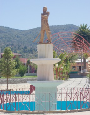 Statue of Arturo Prat in Ninhue