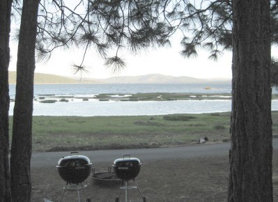 Lago Almanor al lado de nuestro campamento, por la noche