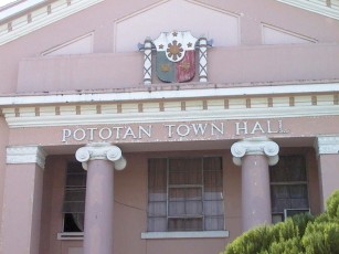 'Pototan Town Hall' facade